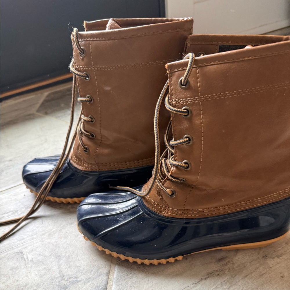 Sporto Tan and Navy Lace-Up Winter Boots